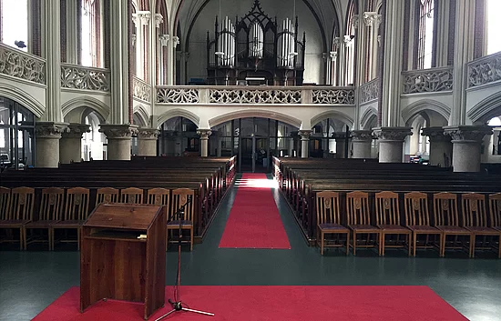 Sprechcoaching im Kirchenschiff - Rhetorik, Stimme, Präsentieren Sprechtraining direkt im Altarschiff um Präsentation und Stimme zu schärfen