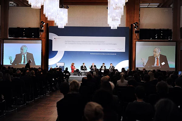 Coaching für Podiumsdiskussion und Pressekonferenz Umgang mit Angriffen aus dem Publikum und konfrontativen Fragen vom Moderator